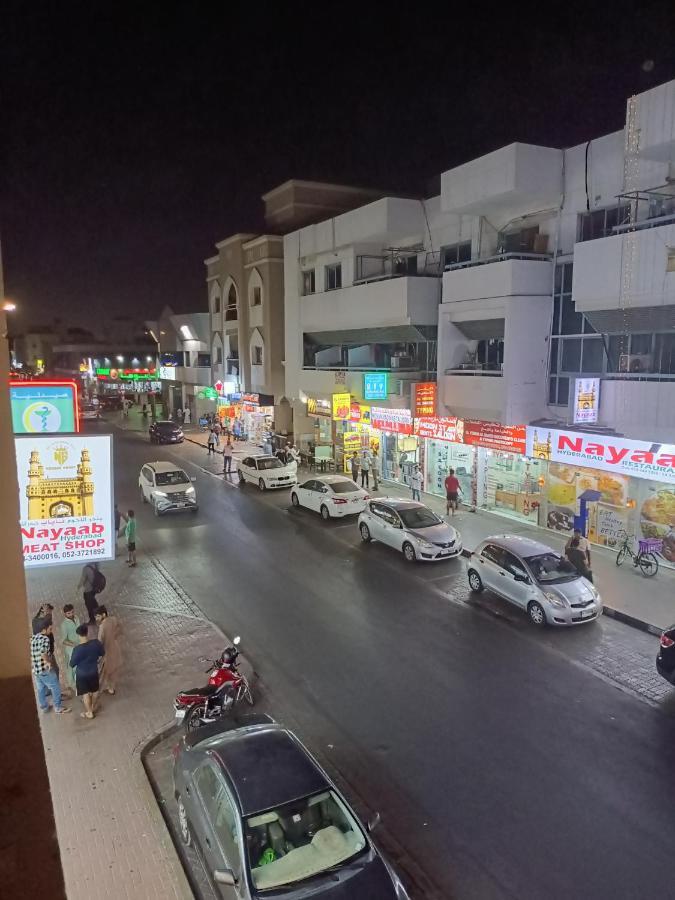 Omar Vacation Vandrehjem Dubai Eksteriør billede